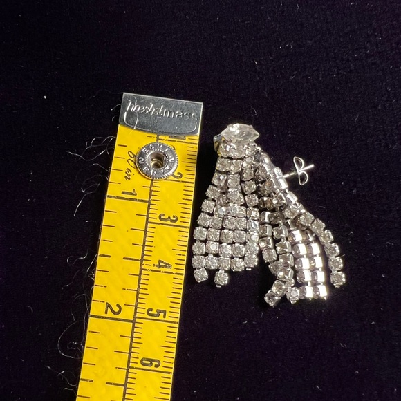 Elegant Rhinestone Earrings Dangling Vintage Like New! 1.5 Inches Long - Picture 3 of 3
